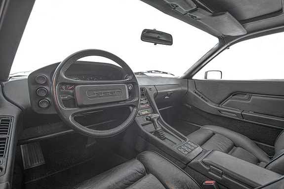 Porsche 928 10 of 25