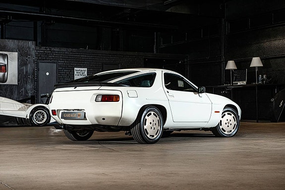 Porsche 928 5 of 25
