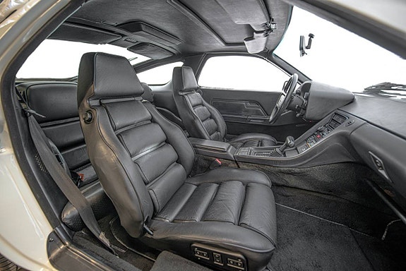 Porsche 928 15 of 25