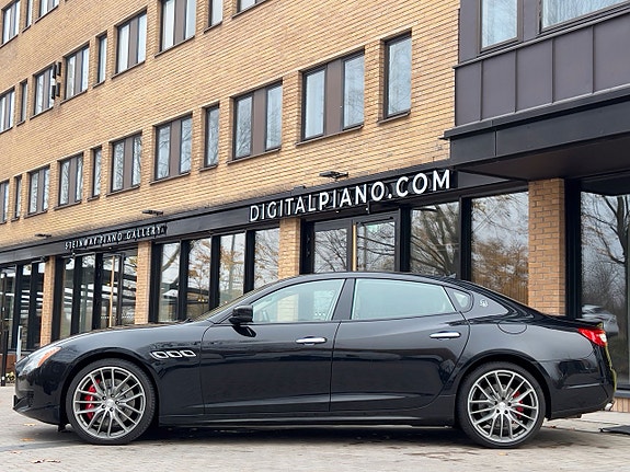 Maserati Quattroporte 3 of 5