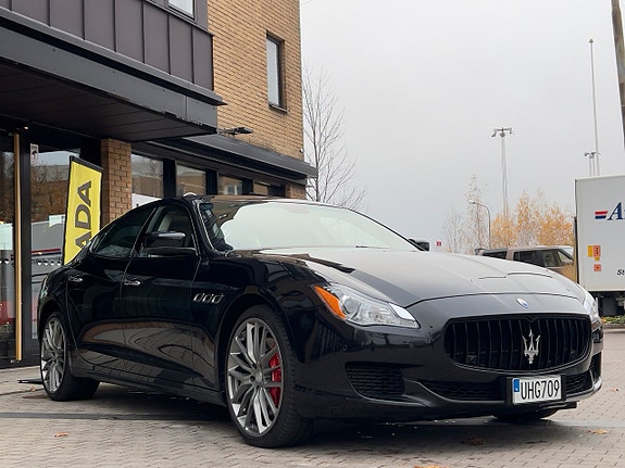 Maserati Quattroporte 2 of 5