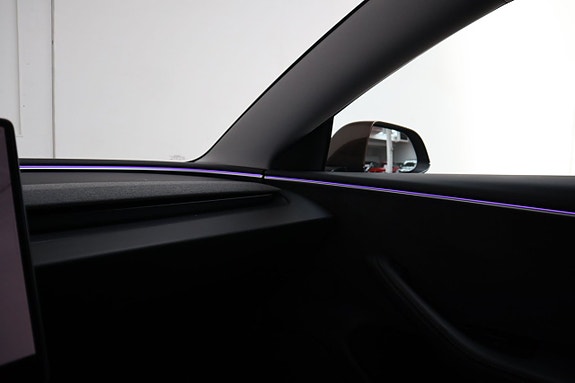 Tesla Model 3 19 of 23