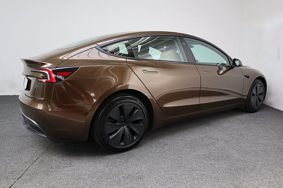 Tesla Model 3 7 of 23