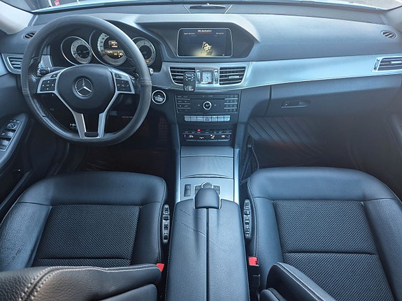 Mercedes-Benz E220 5 of 5