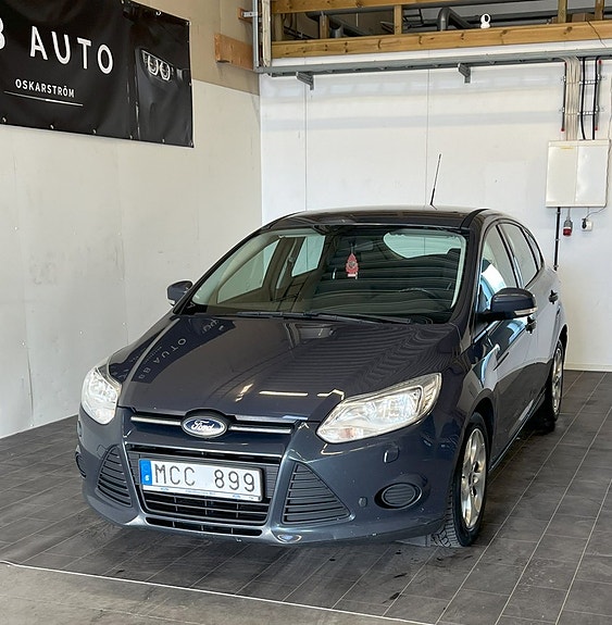 Ford Focus 2 of 13