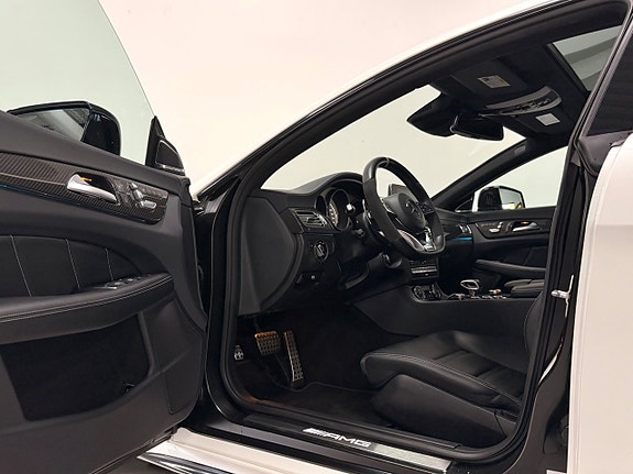 Mercedes-Benz CLS63 13 of 30