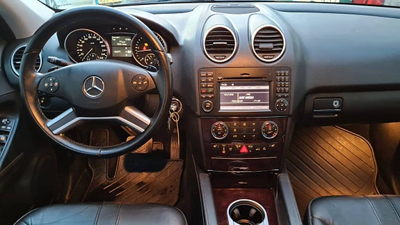 Mercedes-Benz ML230 7 of 27
