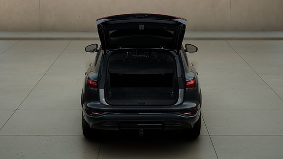 Audi Q6 e-tron 6 of 12