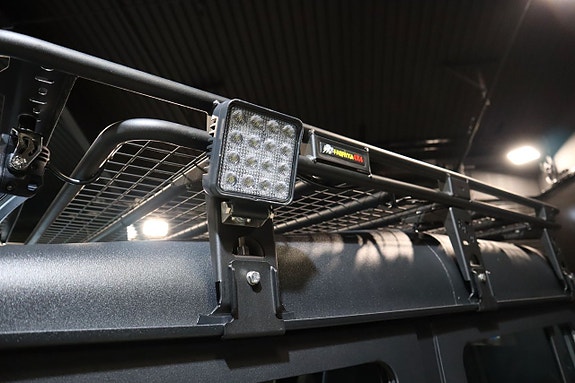 Land Rover Defender 110 12 of 30