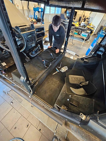 Land Rover Defender 110 27 of 30
