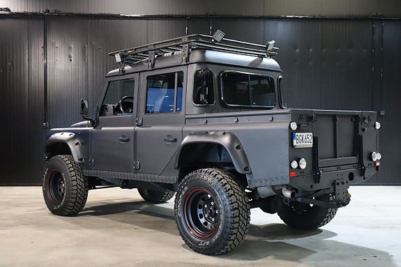 Land Rover Defender 110 5 of 5