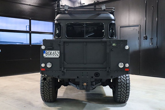 Land Rover Defender 110 6 of 30