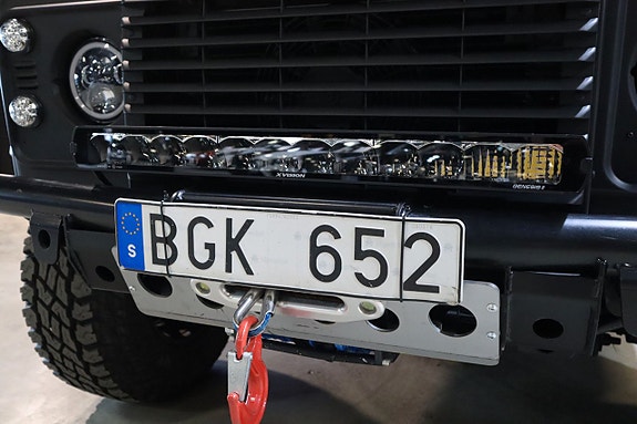 Land Rover Defender 110 10 of 30