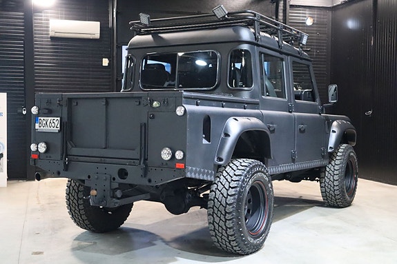 Land Rover Defender 110 7 of 30