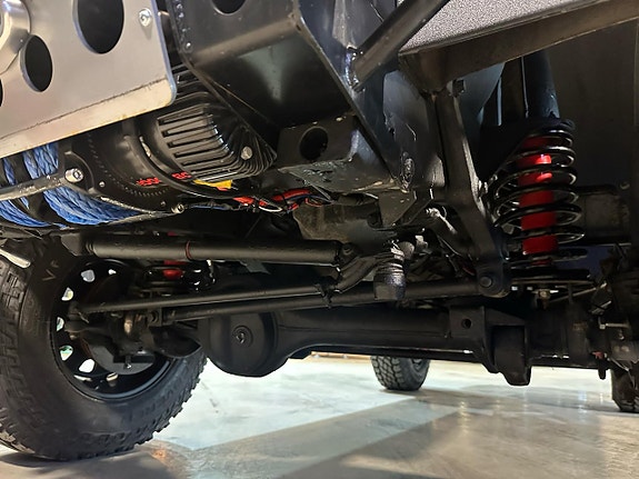 Land Rover Defender 110 23 of 30