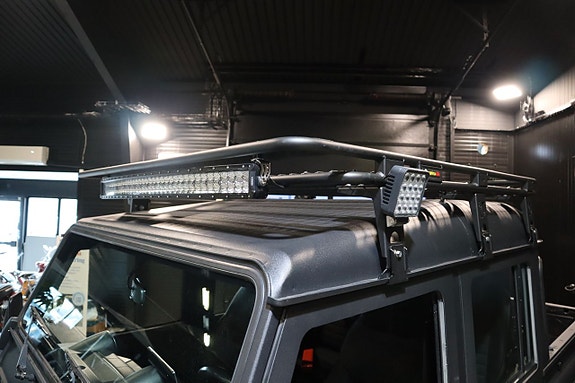 Land Rover Defender 110 11 of 30