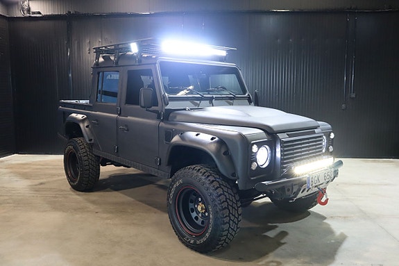 Land Rover Defender 110 3 of 5