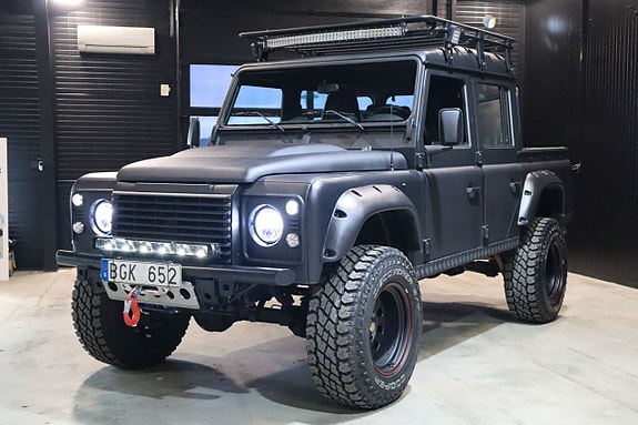 Land Rover Defender 110 4 of 5