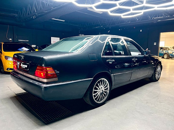 Mercedes-Benz S400 8 of 18