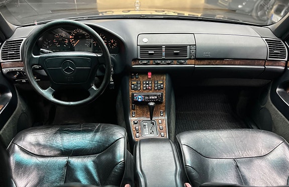 Mercedes-Benz S400 9 of 18