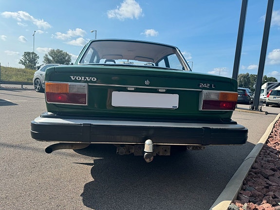 Volvo 242 3 of 5