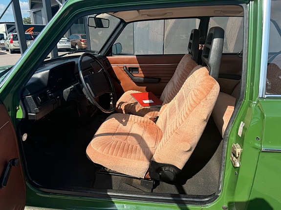 Volvo 242 7 of 13