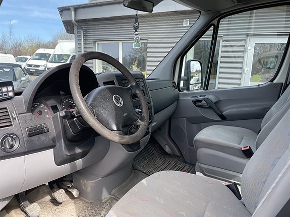Volkswagen Crafter 8 of 9