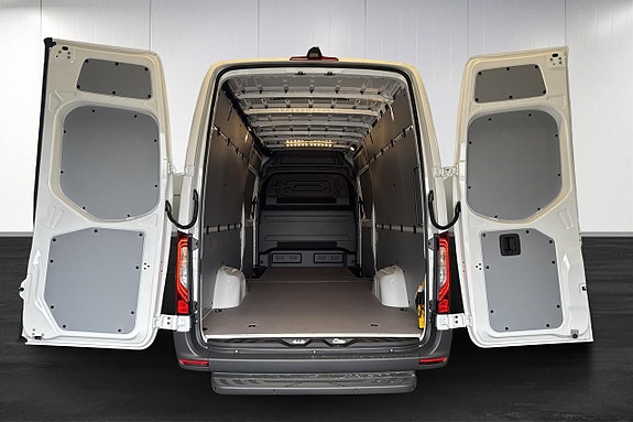 Mercedes-Benz eSprinter 420 13 of 13