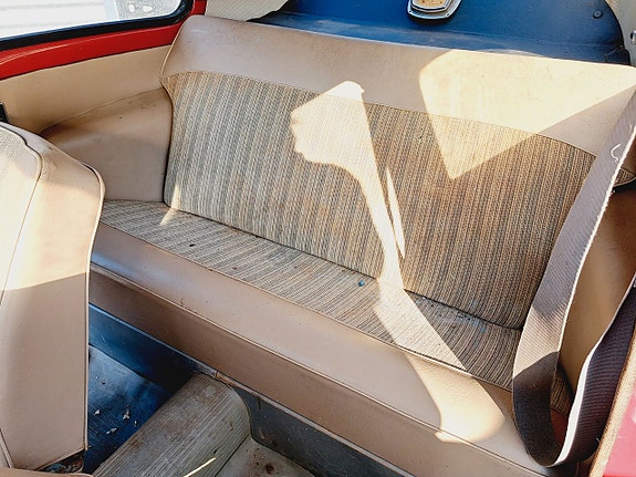 Volvo PV 8 of 27