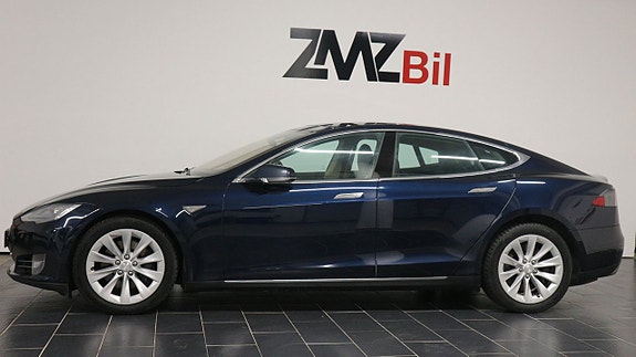Tesla Model S 3 of 5