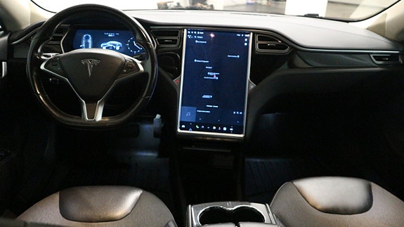 Tesla Model S 15 of 30