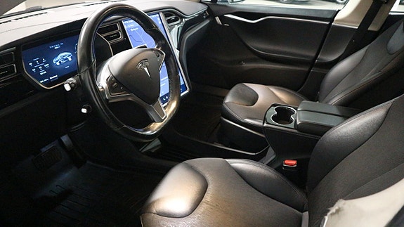 Tesla Model S 10 of 30