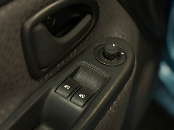 Renault Clio 9 of 15