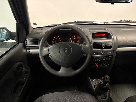 Renault Clio 12 of 15