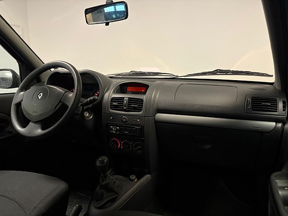 Renault Clio 10 of 15