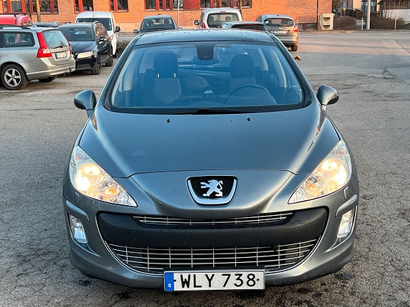 Peugeot 308 2 of 12