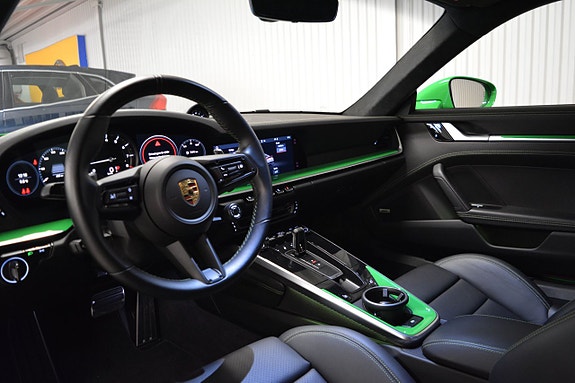 Porsche 911 Carrera S 18 of 22