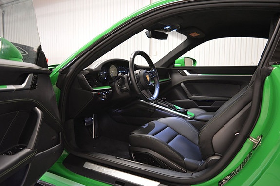 Porsche 911 Carrera S 11 of 22