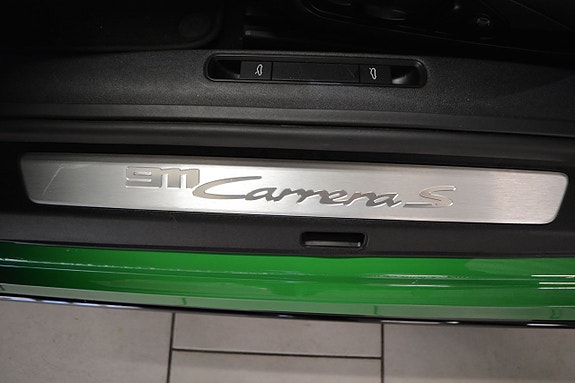 Porsche 911 Carrera S 14 of 22