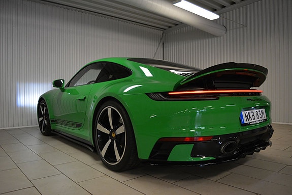 Porsche 911 Carrera S 7 of 22