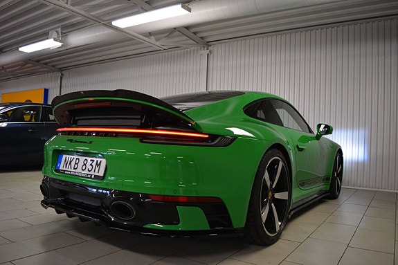 Porsche 911 Carrera S 10 of 22