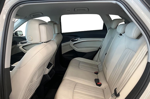 Audi e-tron 12 of 21