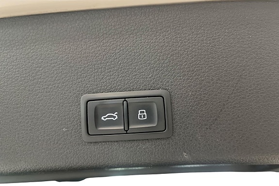Audi e-tron 14 of 21