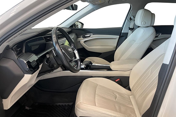 Audi e-tron 11 of 21