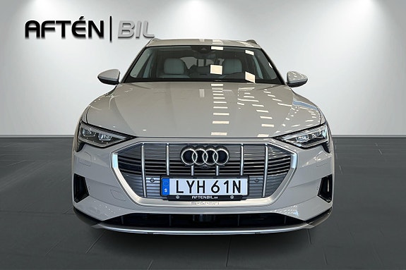 Audi e-tron 2 of 21