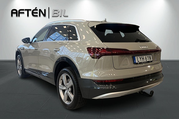 Audi e-tron 7 of 21