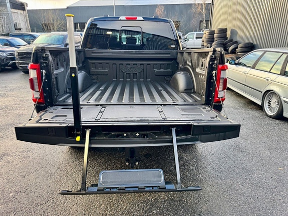 Ford F-150 4 of 13