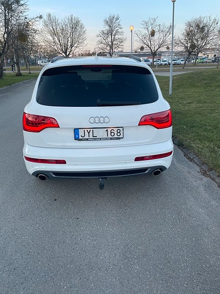 Audi Q7 4 of 5