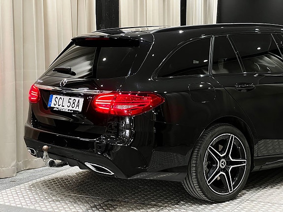Mercedes-Benz C300 11 of 27