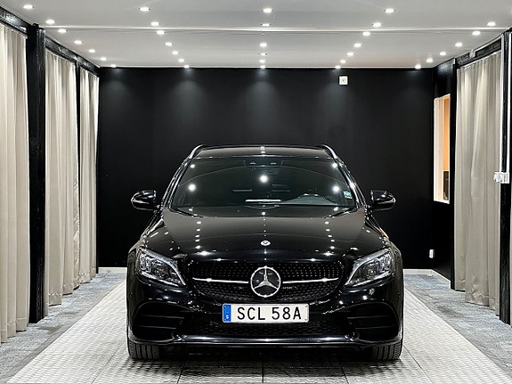 Mercedes-Benz C300 3 of 5